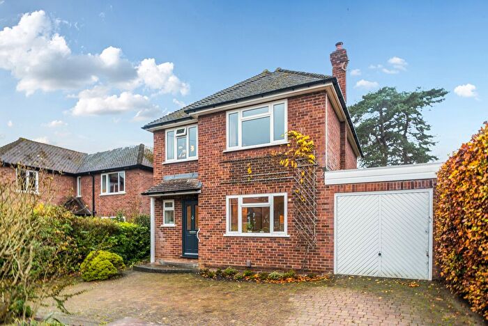 3 Bedroom Detached House For Sale In Lynwood Close, Woodham, GU21