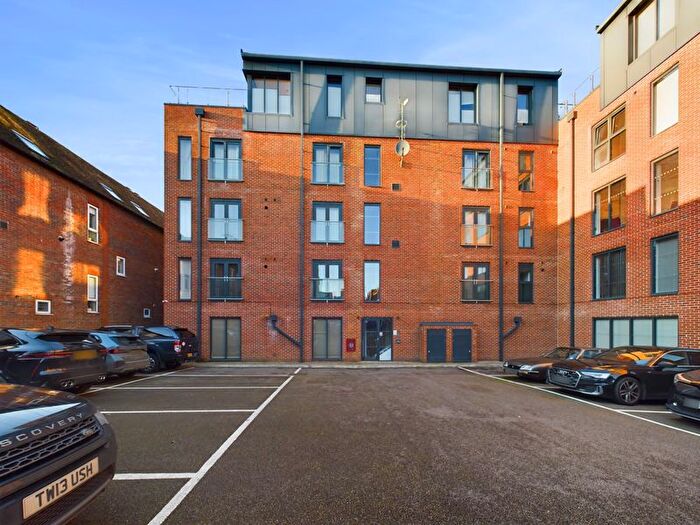 2 Bedroom Flat To Rent In Stour Street, Canterbury, CT1