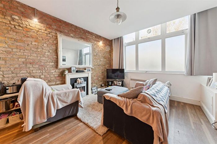 1 Bedroom Studio To Rent In Amen Corner, London, SW17