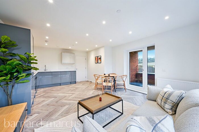 2 Bedroom Flat For Sale In Hyde Road, Sanderstead, South Croydon, CR2
