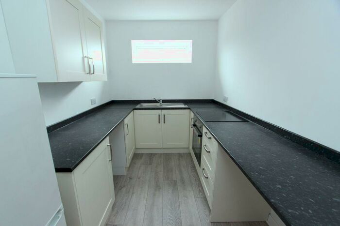 2 Bedroom Flat To Rent In Gleneagles Road, Little Sutton, Ellesmere Port, CH66