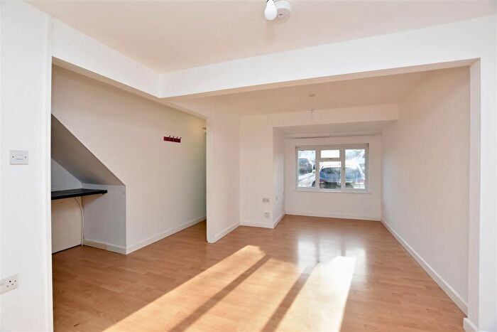 1 Bedroom Flat To Rent In Melrose Walk, Basingstoke, RG24