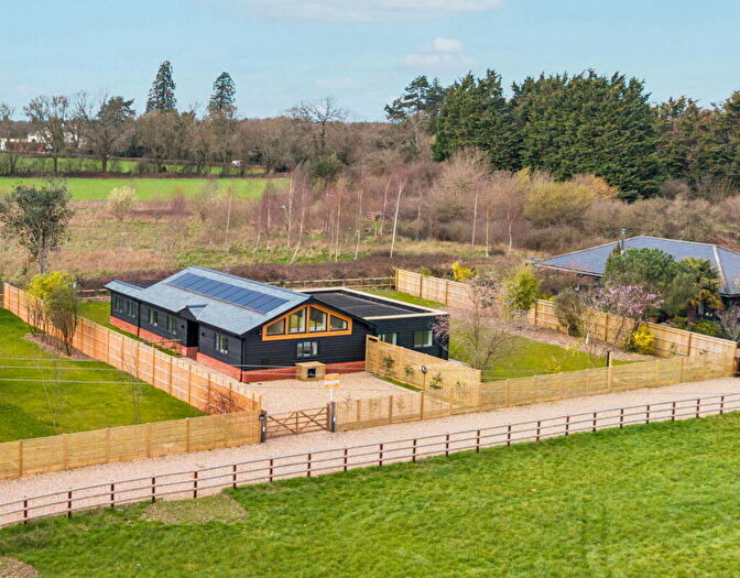 3 Bedroom Detached House For Sale In Flaunden Lane, Bovingdon, Hemel Hempstead, Hertfordshire, HP3