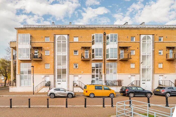 1 Bedroom Flat For Sale In Queen Of Denmark Court, Rotherhithe, SE16
