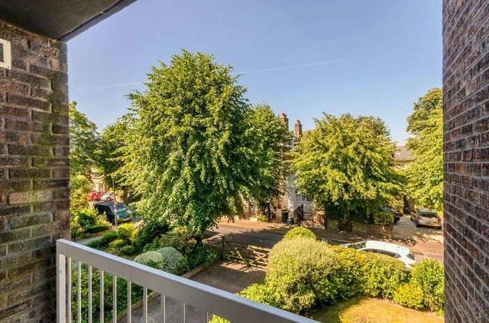 2 Bedroom Flat To Rent In Lansdowne Road, Wimbledon, London, SW20