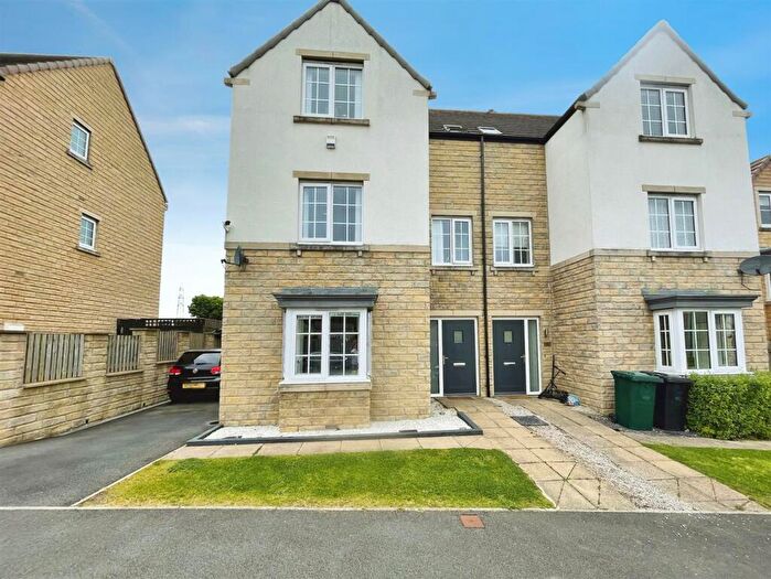4 Bedroom Semi-Detached House For Sale In Sandhill Fold, Idle, Bradford, BD10