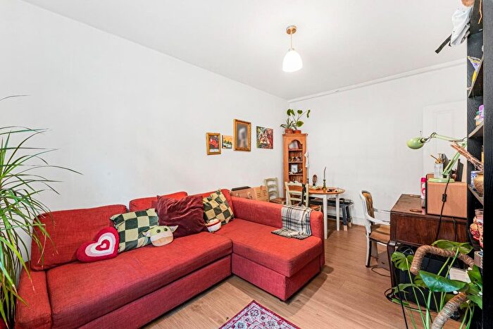 1 Bedroom Flat For Sale In Peabody Estate, Camberwell Green, London, SE5