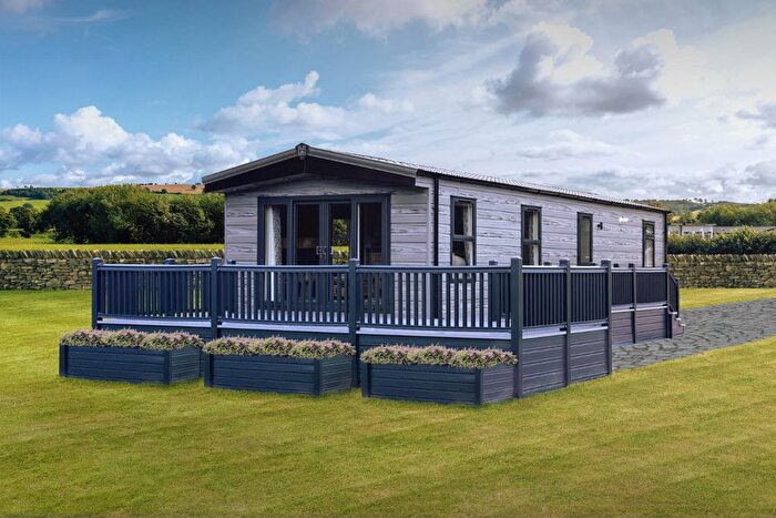 2 Bedroom Mobile/park Home For Sale In Derwent Oaks, High Lane, Sutton On Derwent, York, YO41