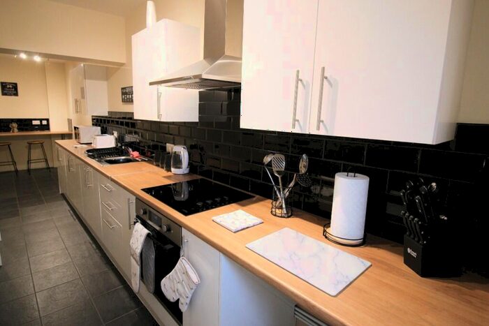 5 Bedroom Terraced House To Rent In West End Lane, Doncaster, South Yorkshire, DN11