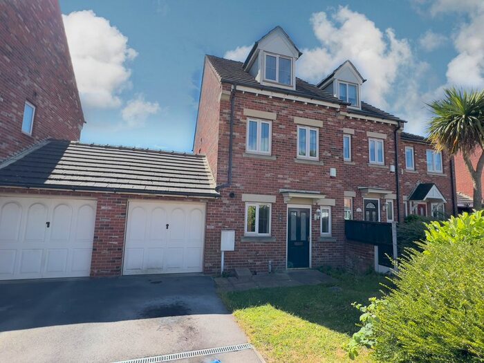 3 Bedroom Semi-Detached House To Rent In Claymoor Close, Mansfield, NG18
