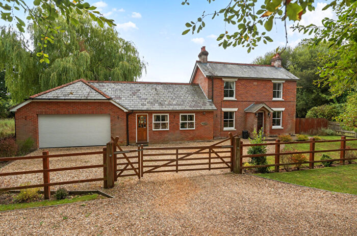 4 Bedroom Detached House For Sale In Old Lyndhurst Road, Cadnam, Southampton, Hampshire, SO40