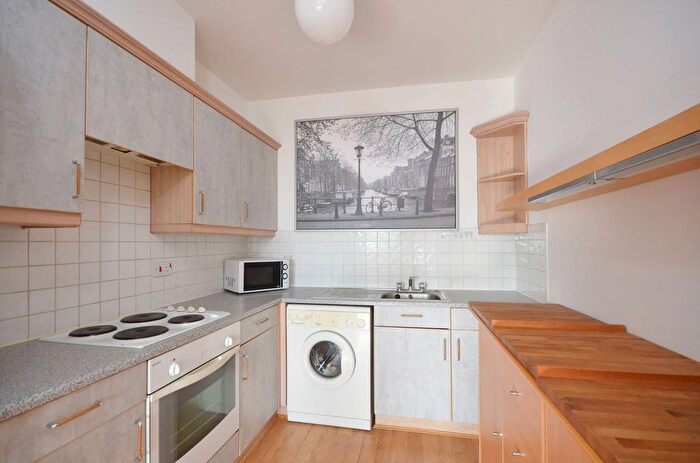 3 Bedroom Flat To Rent In Newington Causeway, Elephant And Castle, London, SE1