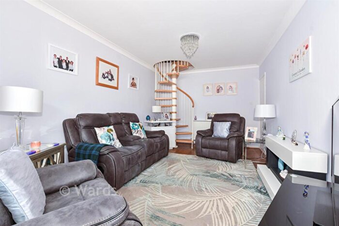 2 Bedroom Chalet For Sale In Flaxman Drive, Maidstone, Kent, ME16
