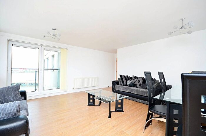 2 Bedroom Flat To Rent In Cumberland House, Thamesmead, London, SE28
