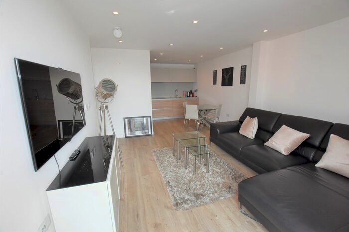 2 Bedroom Flat To Rent In Tooting, London, SW17