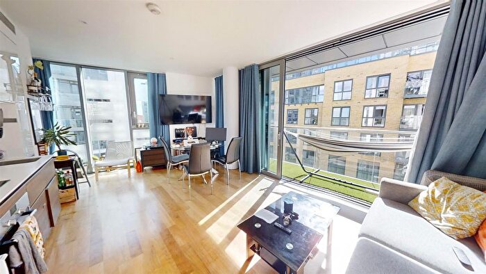 2 Bedroom Flat For Sale In Eastfields Avenue, Putney, London, SW18