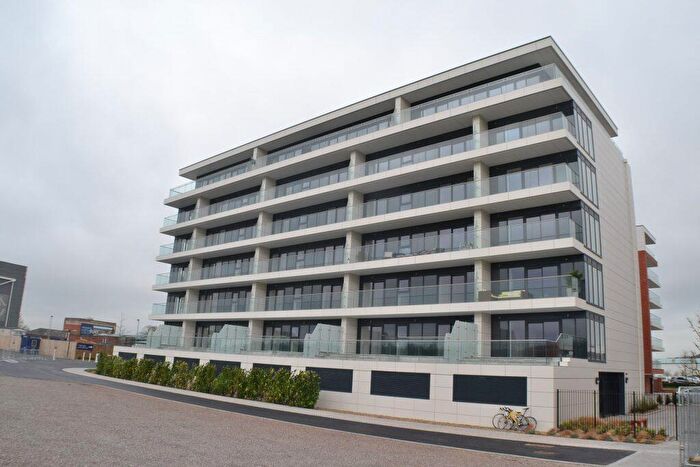 2 Bedroom Flat To Rent In Challow House Newbury Racecourse, RG14