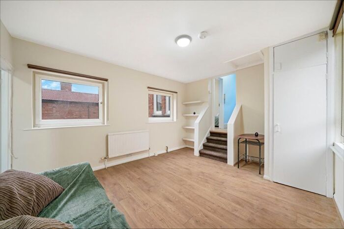 1 Bedroom Flat For Sale In Station Road, Hendon, NW4
