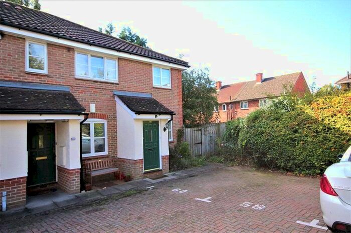 2 Bedroom Maisonette To Rent In School House, Loughton, IG10