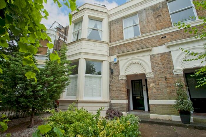 2 Bedroom Flat To Rent In Rydal Road, Tooting Bec Common, London, SW16