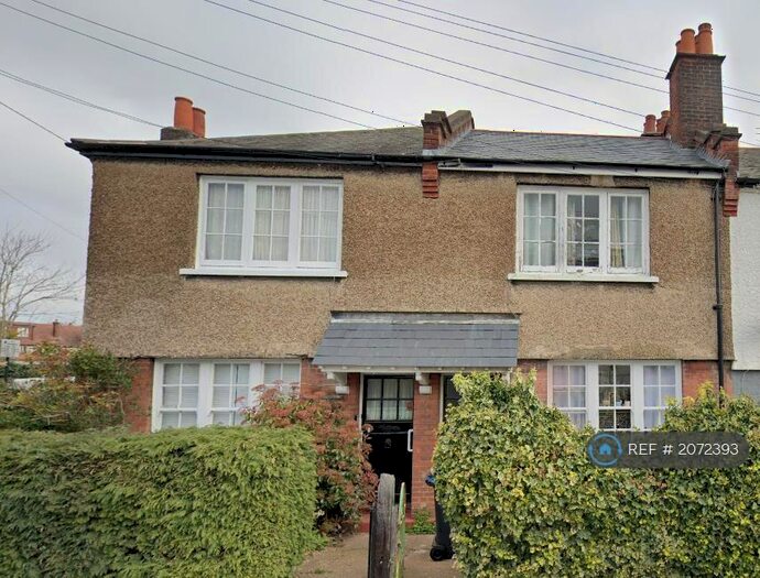 Studio To Rent In Sketty Road, Enfield, EN1