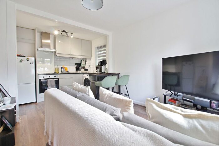 1 Bedroom End Of Terrace House To Rent In Heather Close, Isleworth, TW7