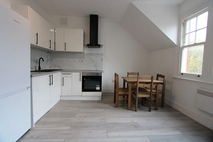 4 Bedroom Flat To Rent In Nightingale Lane, London, SW12