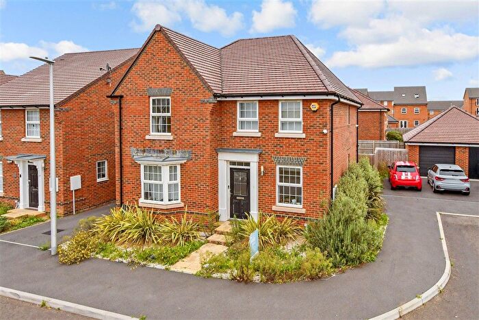 4 Bedroom Detached House For Sale In Pipit Way, Peacehaven, East Sussex, BN10