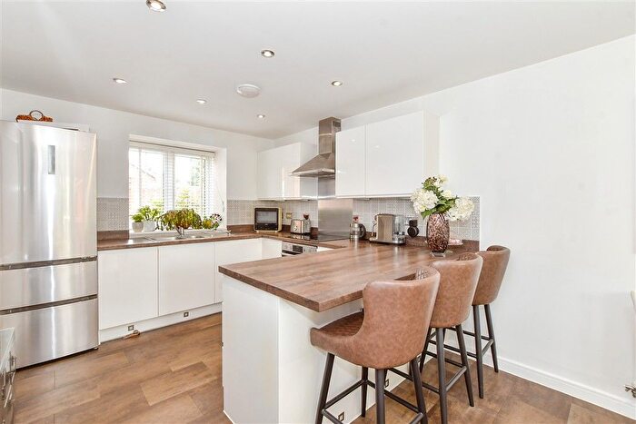 3 Bedroom Detached House For Sale In Vespasian Close, Westhampnett, Chichester, West Sussex, PO18