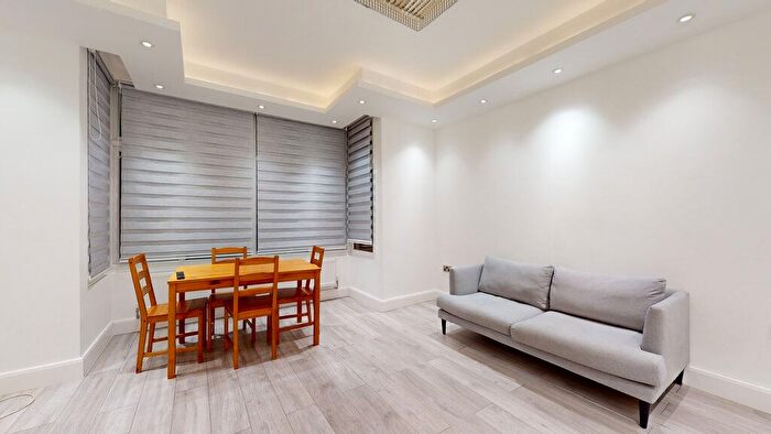 2 Bedroom Flat To Rent In Southfield Road, London, W4