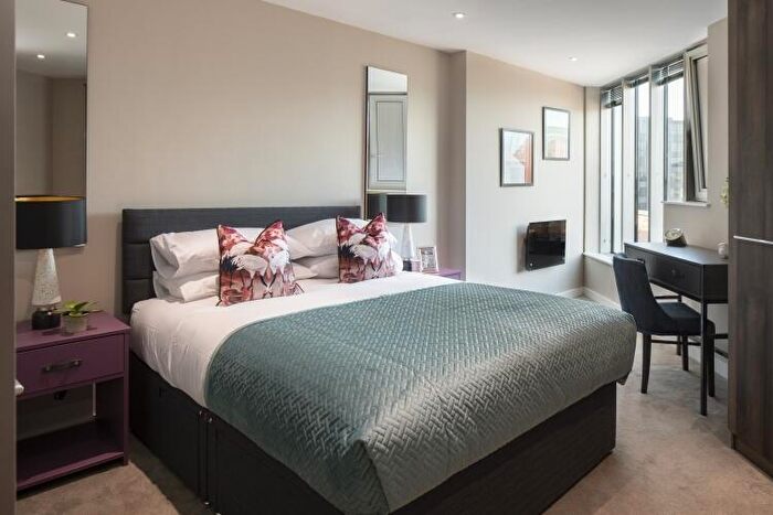 2 Bedroom Apartment To Rent In Burlington House Tariff Street, M1