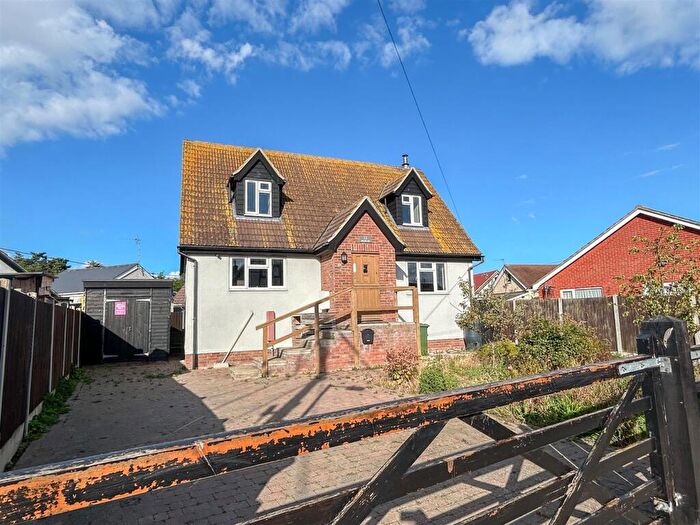 2 Bedroom Chalet For Sale In Fern Way, Jaywick, CO15