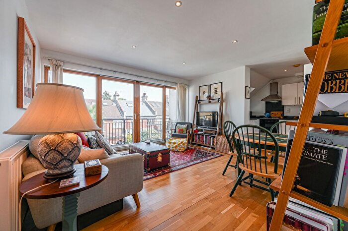 2 Bedroom Flat For Sale In Bankwell Road, Blackheath, London, SE13