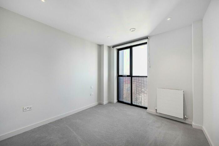 3 Bedroom Detached House To Rent In Bagshot Road, GU24