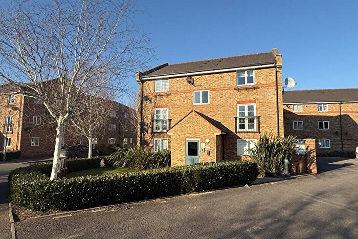 2 Bedroom Apartment For Sale In Nottage Crescent, Braintree, CM7