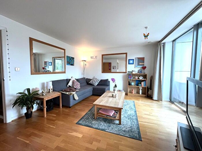 2 Bedroom Flat To Rent In Whitehall Quay, Leeds, LS1