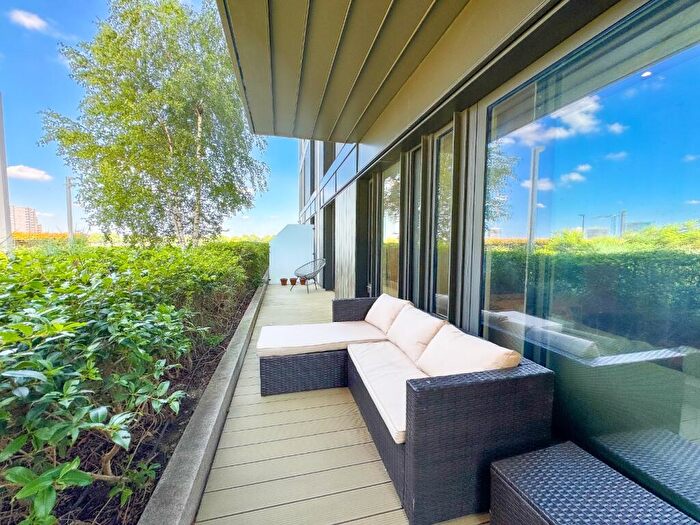 2 Bedroom Flat For Sale In Deveraux House, Duke Of Wellington Avenue, Royal Arsenal, Woolwich, London, SE18