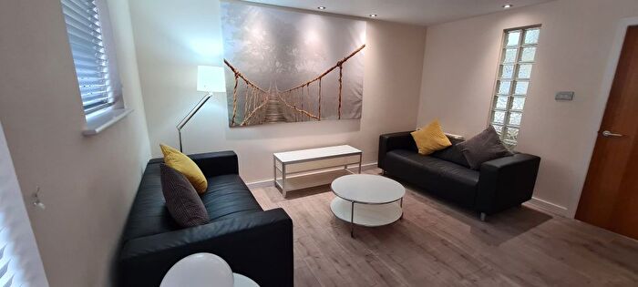 2 Bedroom Flat To Rent In Stretford Road, Hulme, Manchester., M15