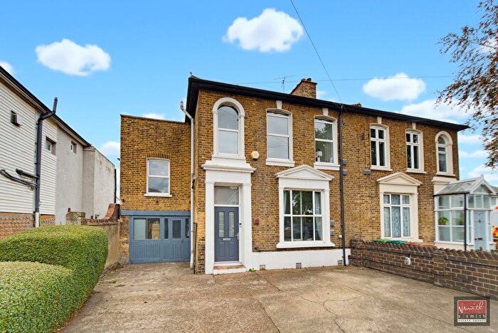 4 Bedroom Semi Detached House For Sale In Stanwell Road, Ashford, TW15