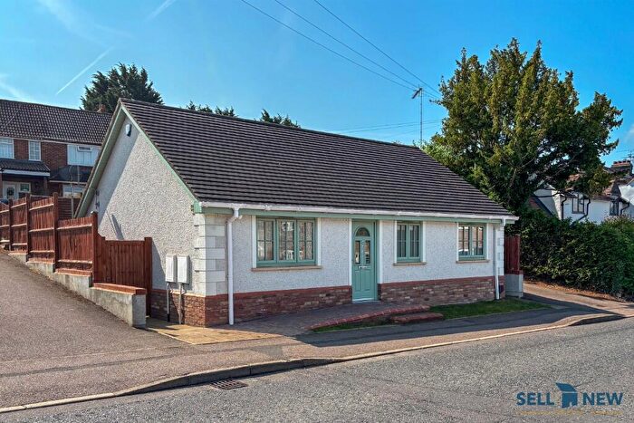 3 Bedroom Detached Bungalow For Sale In **No Chain, Ready Now** Woodside Road, Luton, Bedfordshire, LU1