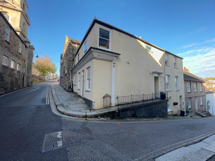 3 Bedroom Flat To Rent In St. Gluvias Street, Penryn, TR10