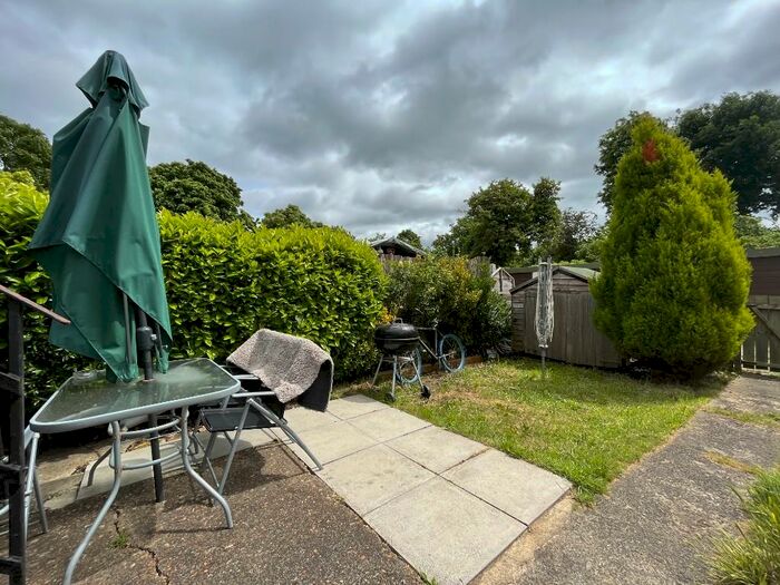 2 Bedroom Apartment To Rent In Brookfield Avenue, Sutton, Surrey, SM1