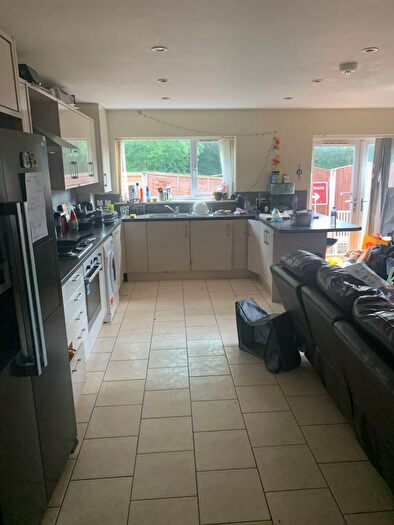 7 Bedroom Semi-Detached House To Rent In Parsonage, Withington, M20