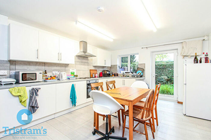 6 Bedroom Semi-Detached House To Rent In Charnock Avenue, Lenton, NG8