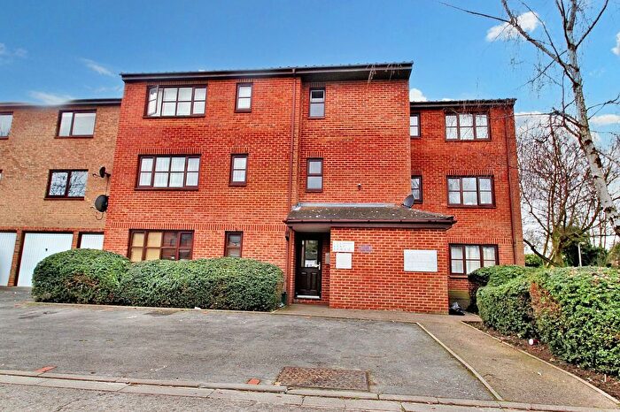 Studio To Rent In Waterside, Uxbridge, UB8