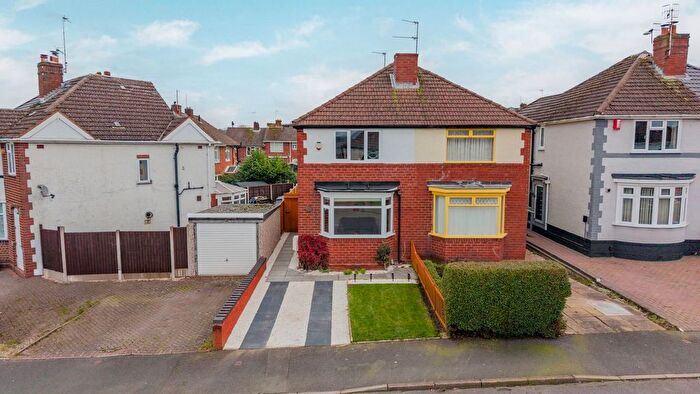 2 Bedroom Semi Detached House For Sale In Lyndhurst Drive, Wordsley, DY8