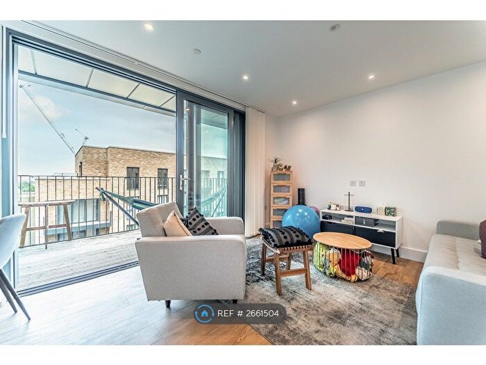 2 Bedroom Flat To Rent In Kempton House, Staines-Upon-Thames, TW18