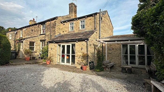 4 Bedroom Farmhouse For Sale In Westfield Lane, Idle, Bradford, BD10