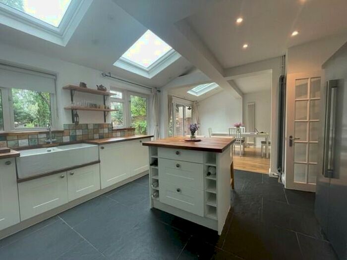 4 Bedroom House To Rent In East Molesey, KT8