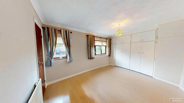 2 Bedroom End Of Terrace House For Sale In Cornwell Crescent, Stanford-Le-Hope, Essex, SS17